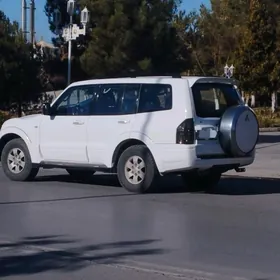 Mitsubishi Pajero 2003
