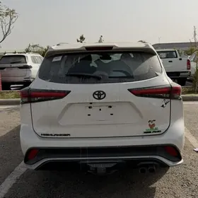 Toyota Highlander 2021