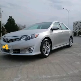 Toyota Camry 2014
