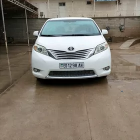Toyota Sienna 2010