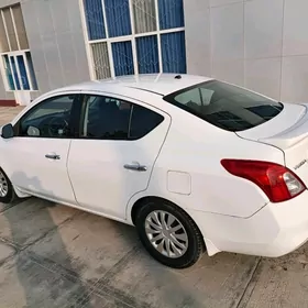 Nissan Versa 2013