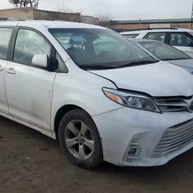 Toyota Sienna 2020