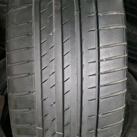 245-40-19 michelin