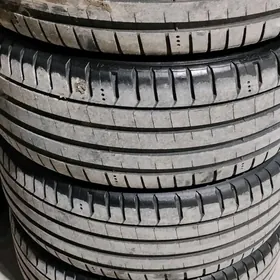 235 45 18 Mishelin 22Ý