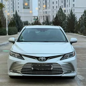 Toyota Camry 2021