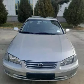 Toyota Camry 2001