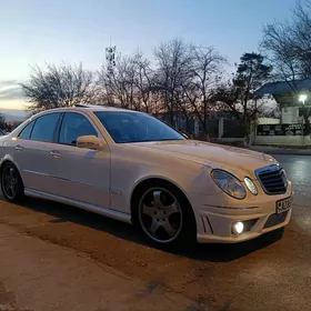 Mercedes-Benz E500 2004