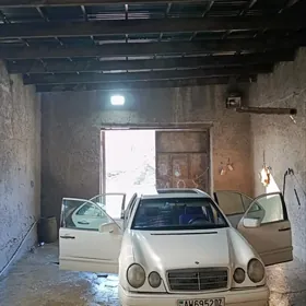 Mercedes-Benz E320 1996