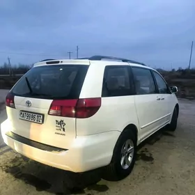 Toyota Sienna 2003