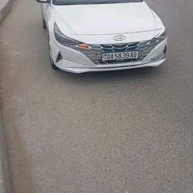 Hyundai Elantra 2022