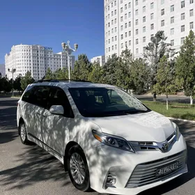 Toyota Sienna 2016
