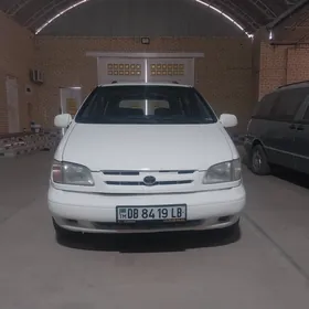 Toyota Sienna 1999