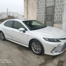 Toyota Camry Hybrid 2022