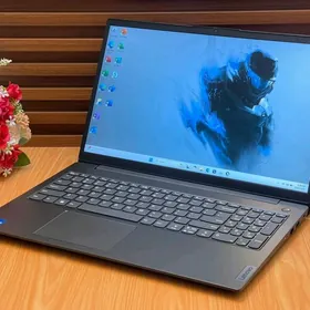 Lenovo i5-13420H 15,6" 8/512GB