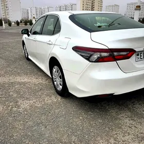 Toyota Camry Hybrid 2021