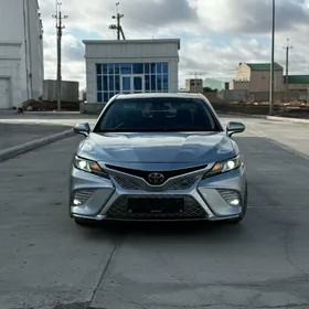 Toyota Camry 2019