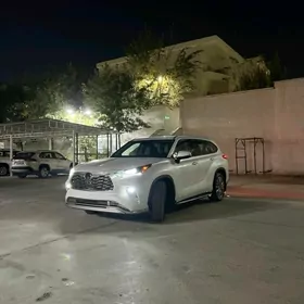 Toyota Highlander 2021