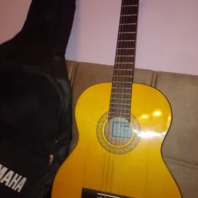 YAMAHA C40 elektrony