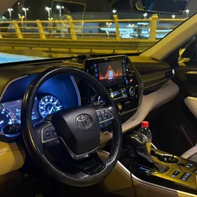 Toyota Highlander 2021