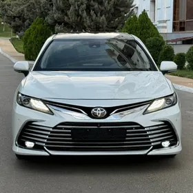 Toyota Camry 2019