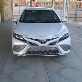 Toyota Camry 2021