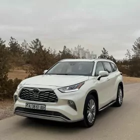 Toyota Highlander 2021