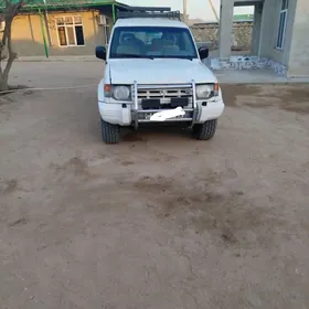 Mitsubishi Pajero 1993