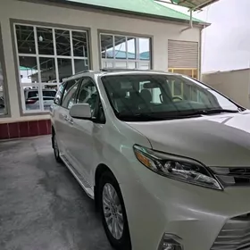 Toyota Sienna 2020