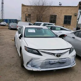 Toyota Camry 2021