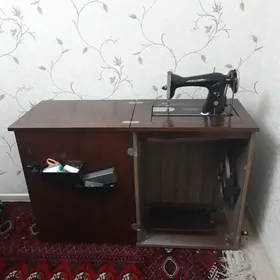 Podolsky tikin maşyn tumba