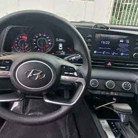Hyundai Elantra 2021