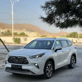 Toyota Highlander 2021