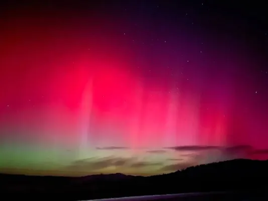 Ýokary derejeli kosmos tupany asmany ýiti polýar şöhlelenmeleri bilen boýady