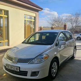 Nissan Versa 2011
