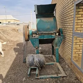 Plasmas uweyan enjam drobilka)