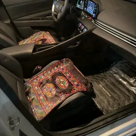 Hyundai Elantra 2025