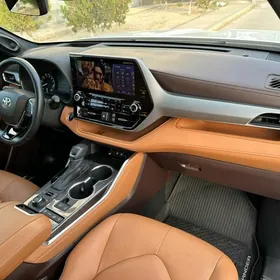 Toyota Highlander 2021