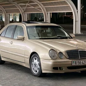 Mercedes-Benz E320 2001