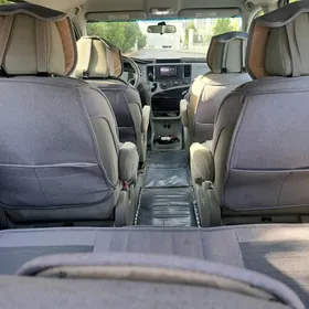 Toyota Sienna 2011