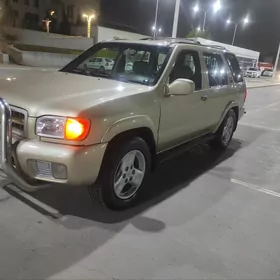 Nissan Pathfinder 2000