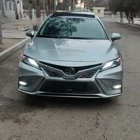 Toyota Camry 2021
