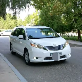 Toyota Sienna 2011