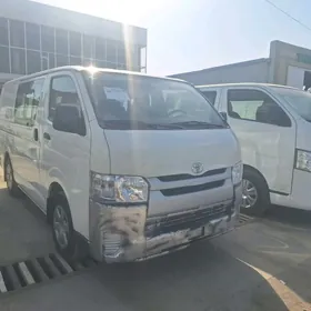 Toyota Hiace 2022