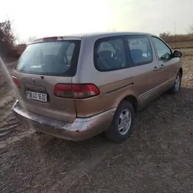 Toyota Sienna 2002