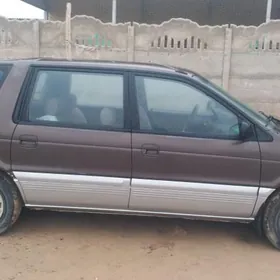 Mitsubishi Chariot 1992