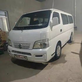 Nissan Urvan 2003