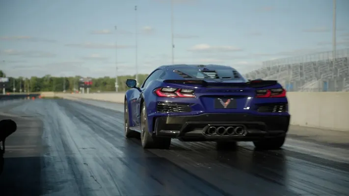 Chevrolet Corvette ZR1X стал самым быстрым серийным автомобилем в США