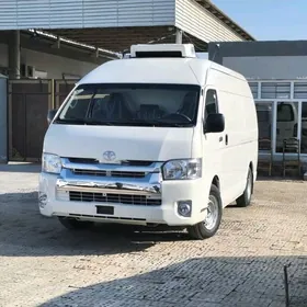 Toyota Hiace 2022