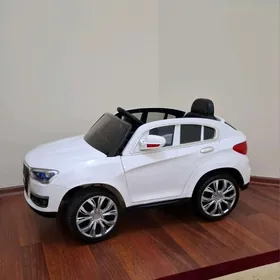 Çagalar üçin Audi maşyn