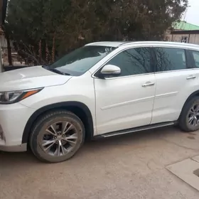 Toyota Highlander 2016